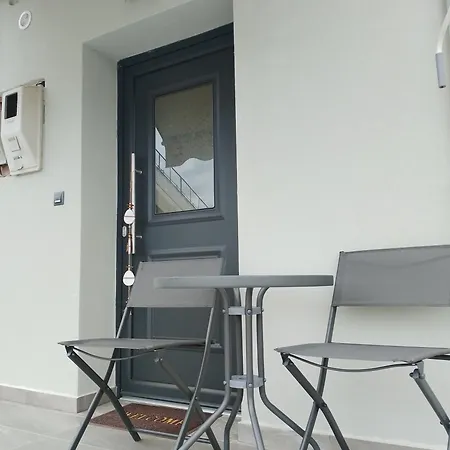 Black Eagle Apartment Drama Exterior photo