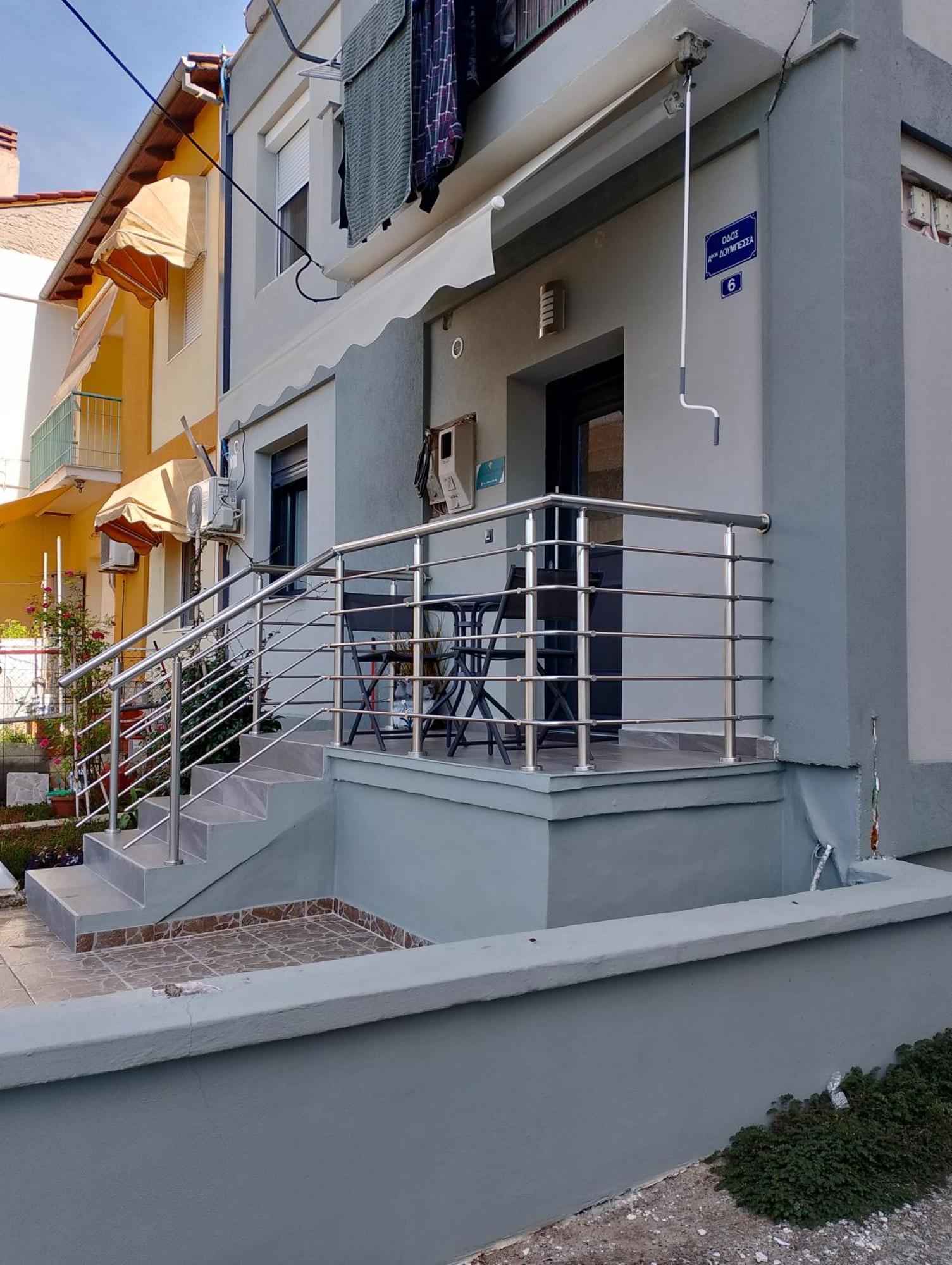 Black Eagle Apartment *